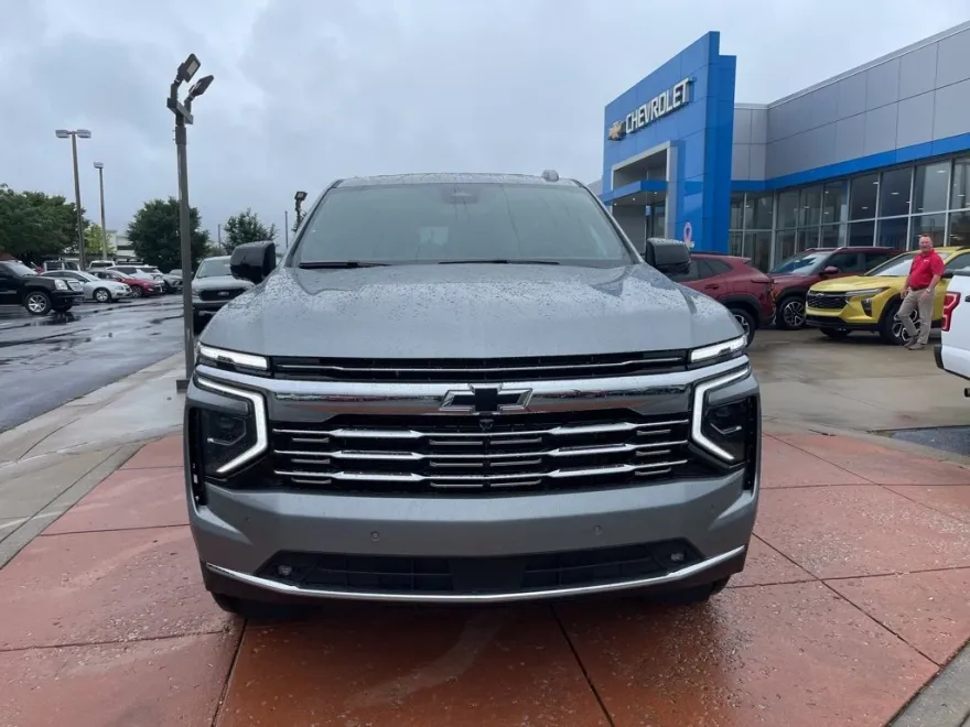 2025 Chevrolet Suburban Premier photo 1
