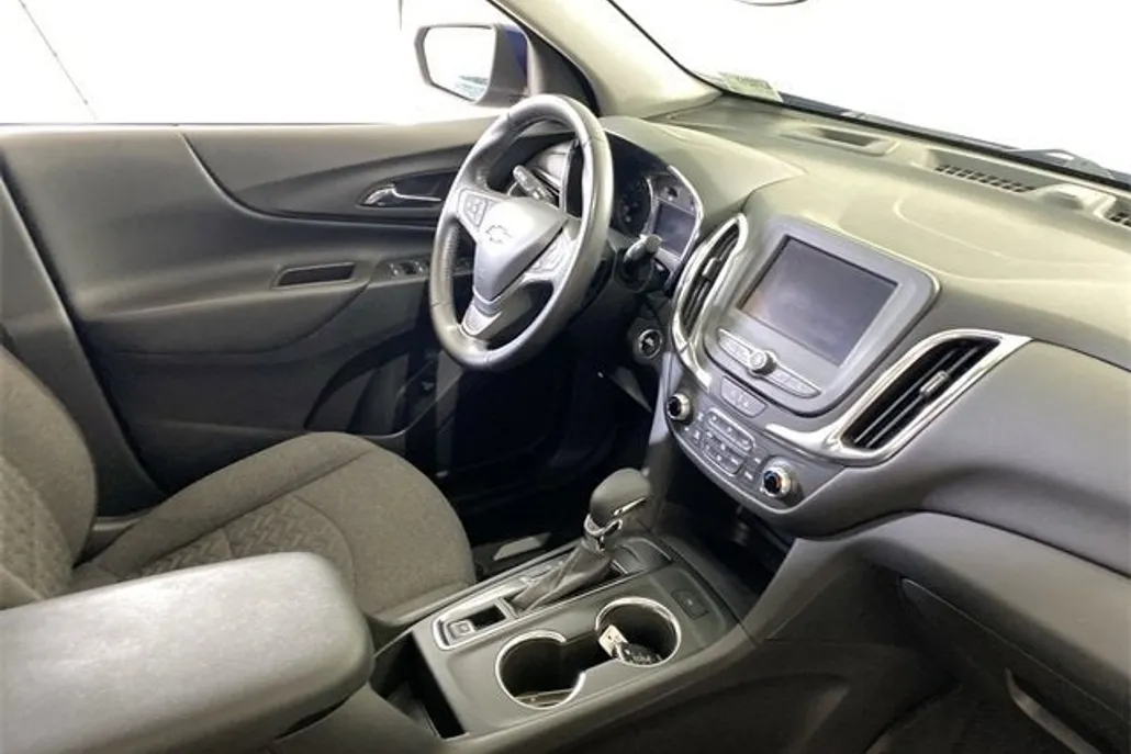 2022 Chevrolet Equinox LT photo 1