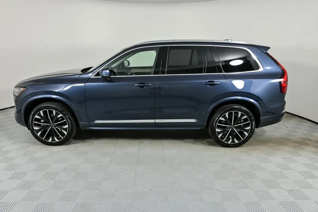 2025 Volvo XC90 B5 Plus photo 1