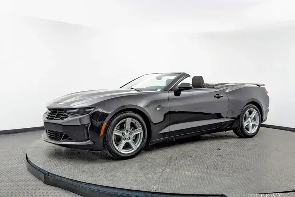 2023 Chevrolet Camaro 1LT photo 1