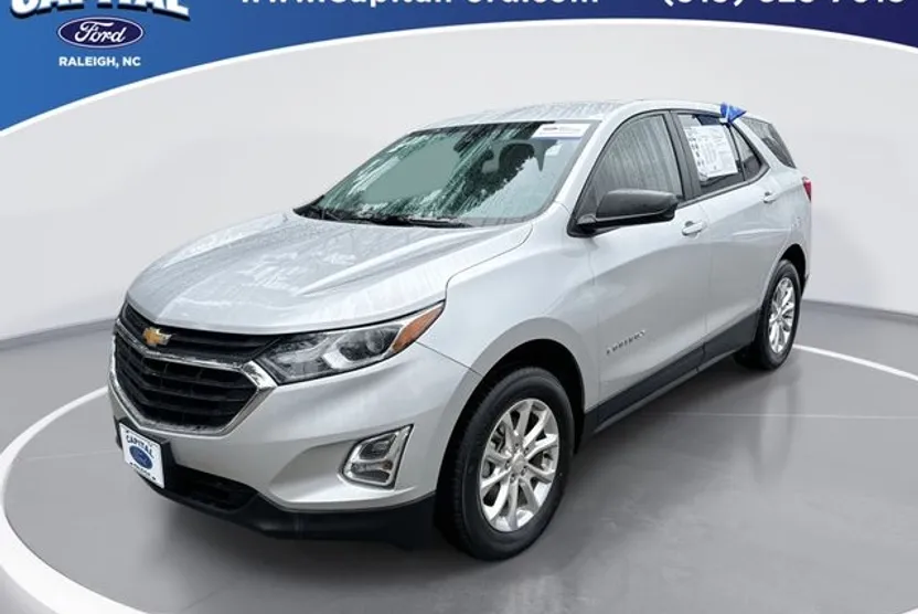 2021 Chevrolet Equinox LS photo 1