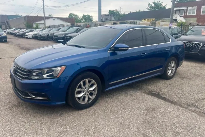 2016 Volkswagen Passat S photo 1