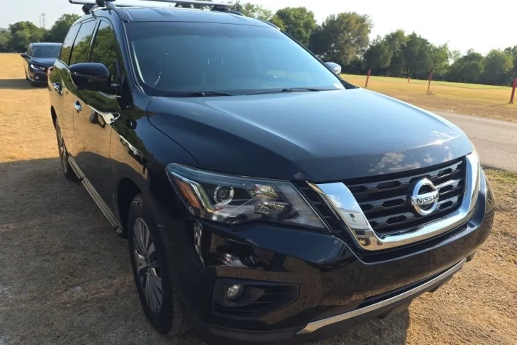 2020 Nissan Pathfinder SL photo 1