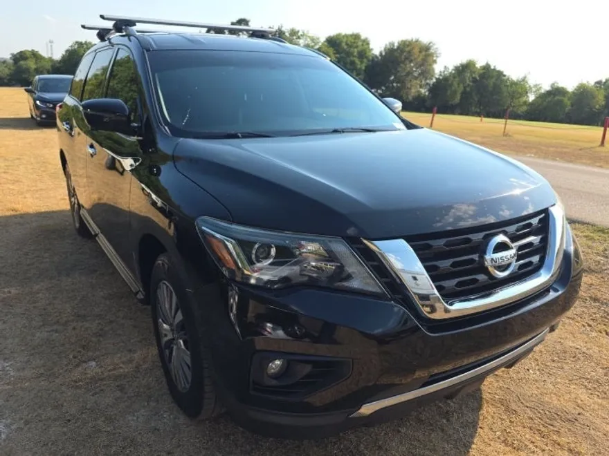 2020 Nissan Pathfinder SL photo 1