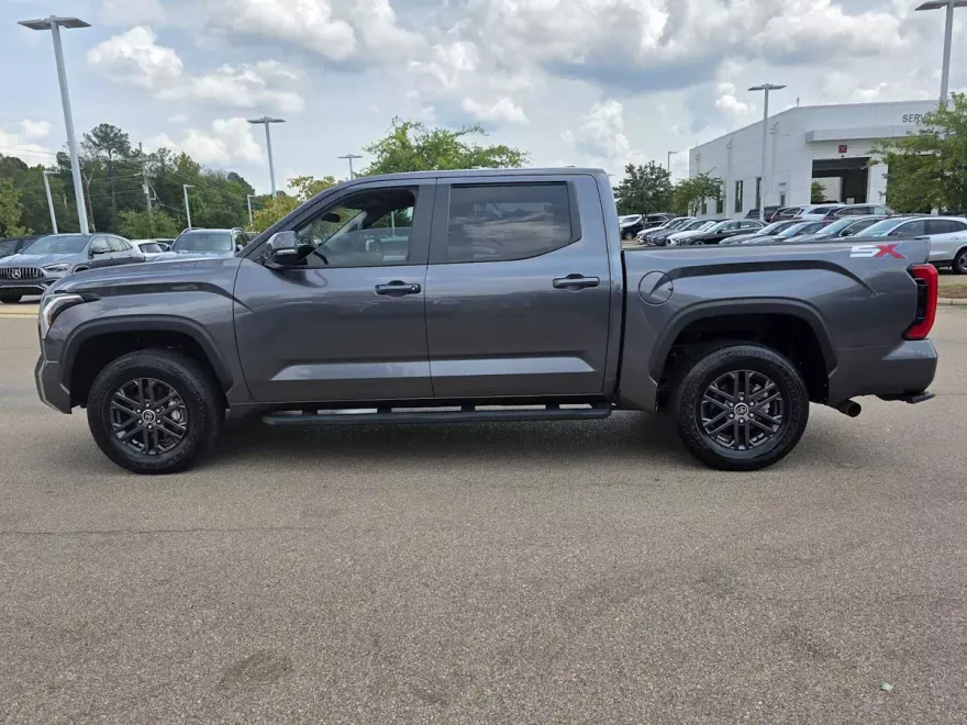 2024 Toyota Tundra SR5 photo 3