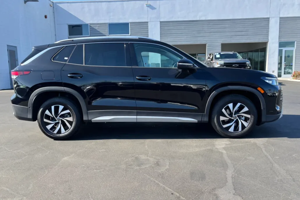 2025 Volkswagen Tiguan S photo 1