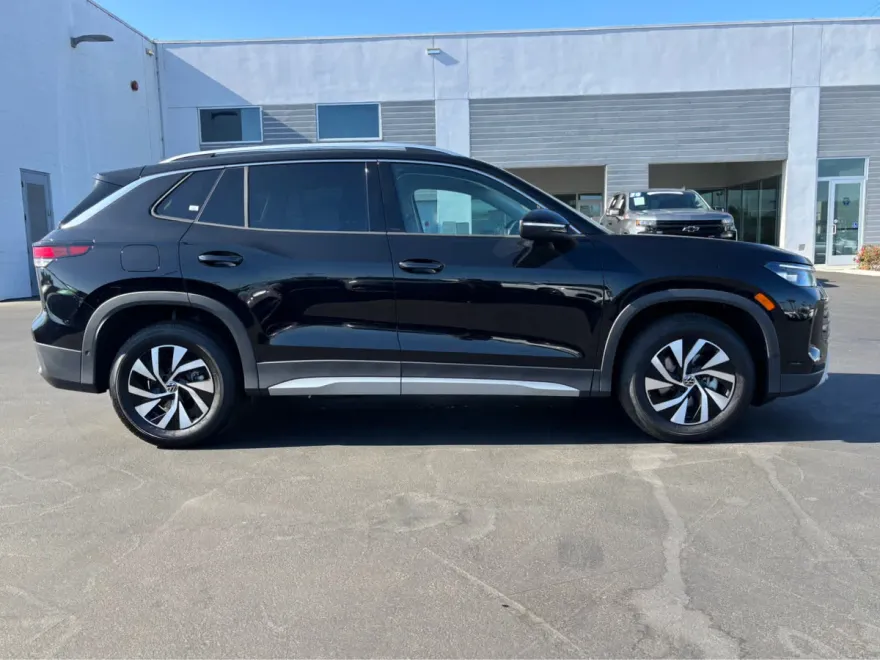 2025 Volkswagen Tiguan S photo 1