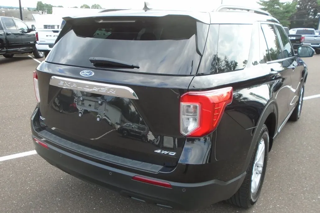 2022 Ford Explorer XLT photo 1