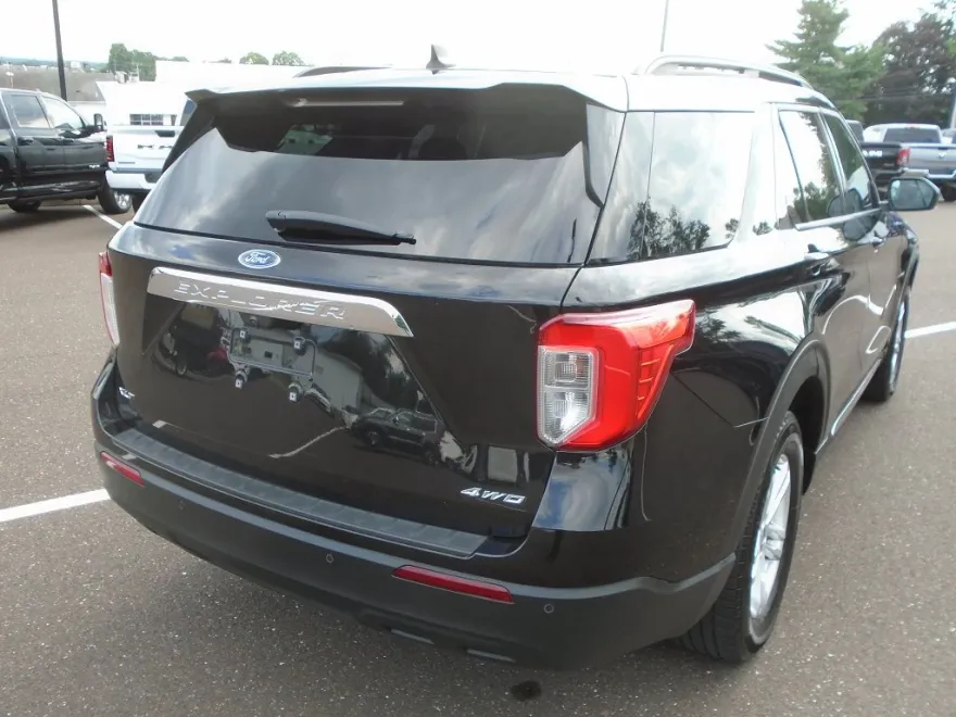 2022 Ford Explorer XLT photo 1