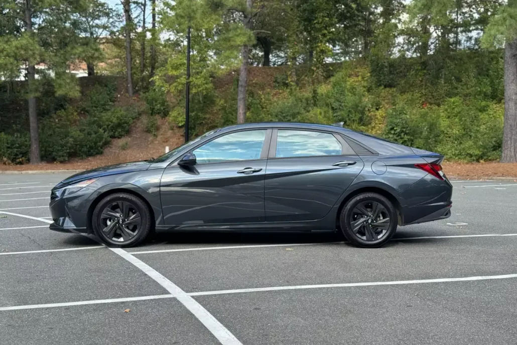 2022 Hyundai Elantra SEL Convenience photo 1