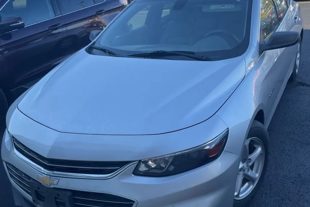 2016 Chevrolet Malibu LS photo 1