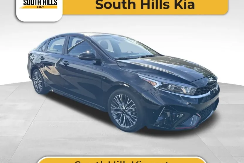 2023 Kia Forte GT-Line photo 1