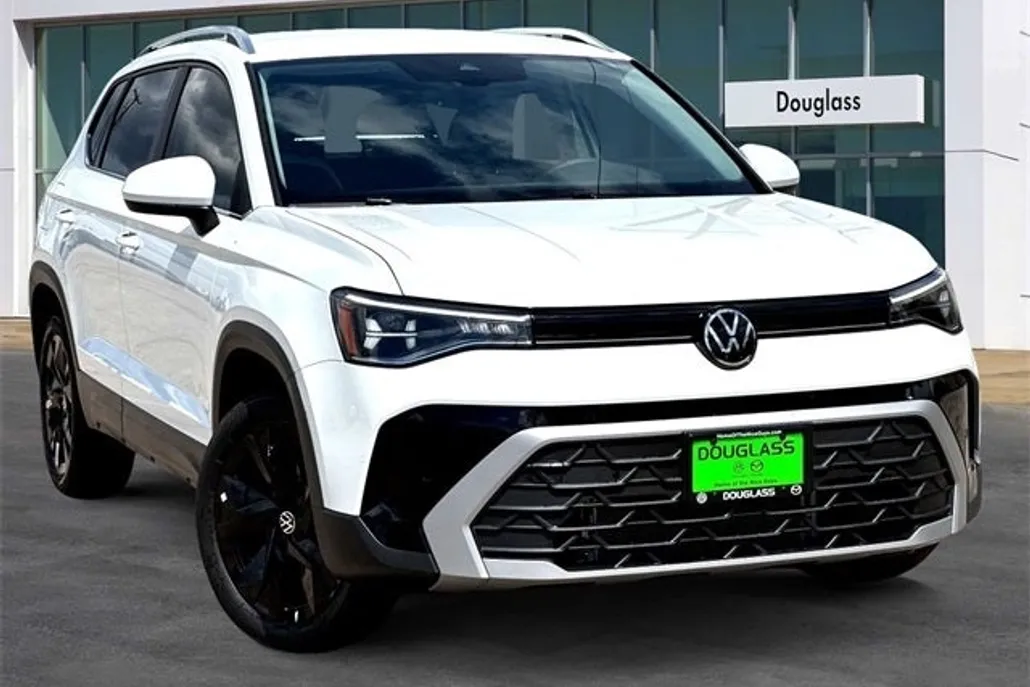 2025 Volkswagen Taos SE photo 1