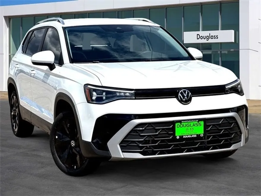 2025 Volkswagen Taos SE photo 1