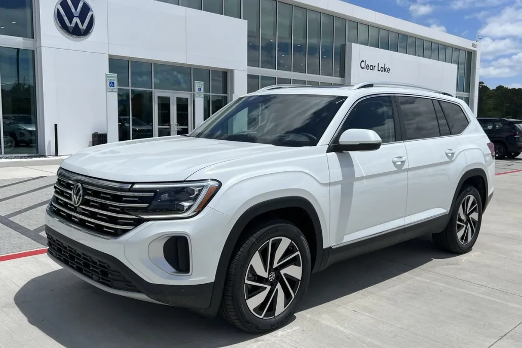 2025 Volkswagen Atlas SEL photo 1