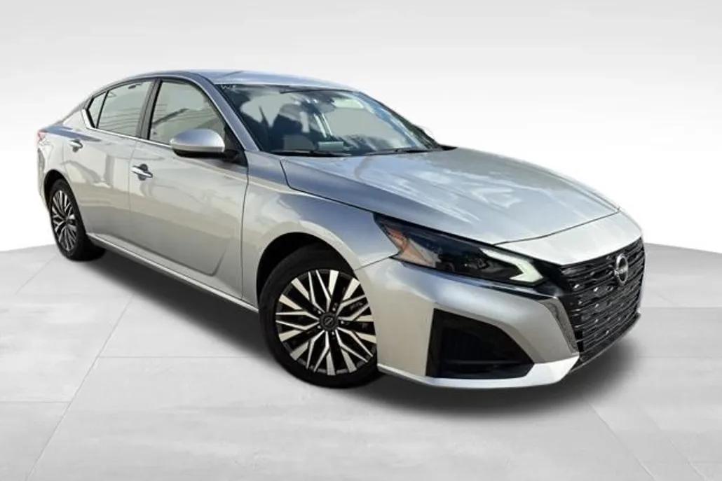 2023 Nissan Altima 2.5 SV photo 1