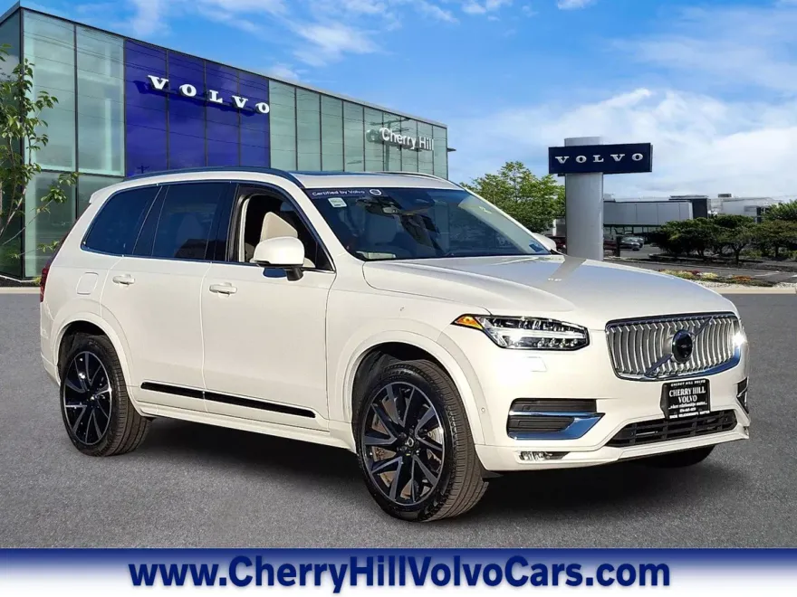2024 Volvo XC90 B5 Plus photo 1