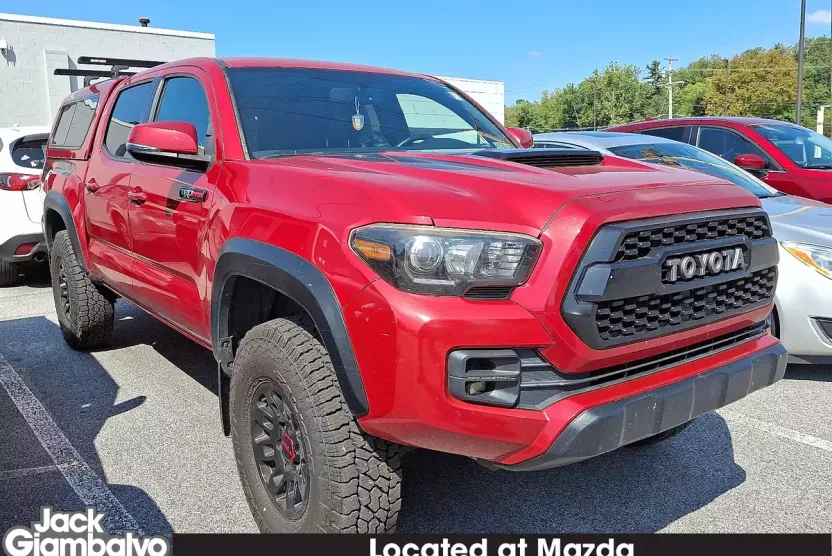 2017 Toyota Tacoma SR5 V6 photo 1
