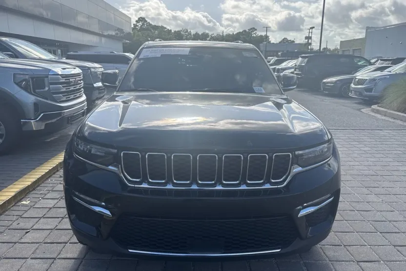 2023 Jeep Grand Cherokee Limited photo 1