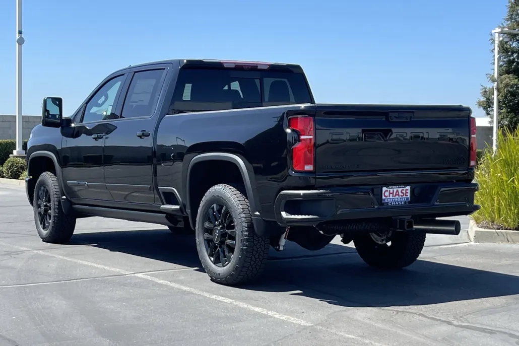 2025 Chevrolet Silverado 2500HD High Country photo 1