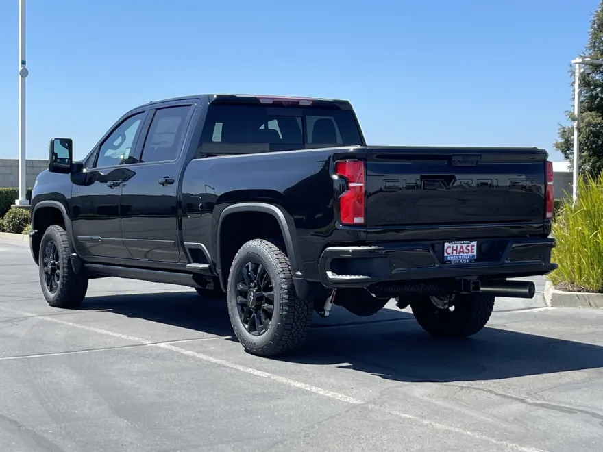 2025 Chevrolet Silverado 2500HD High Country photo 1