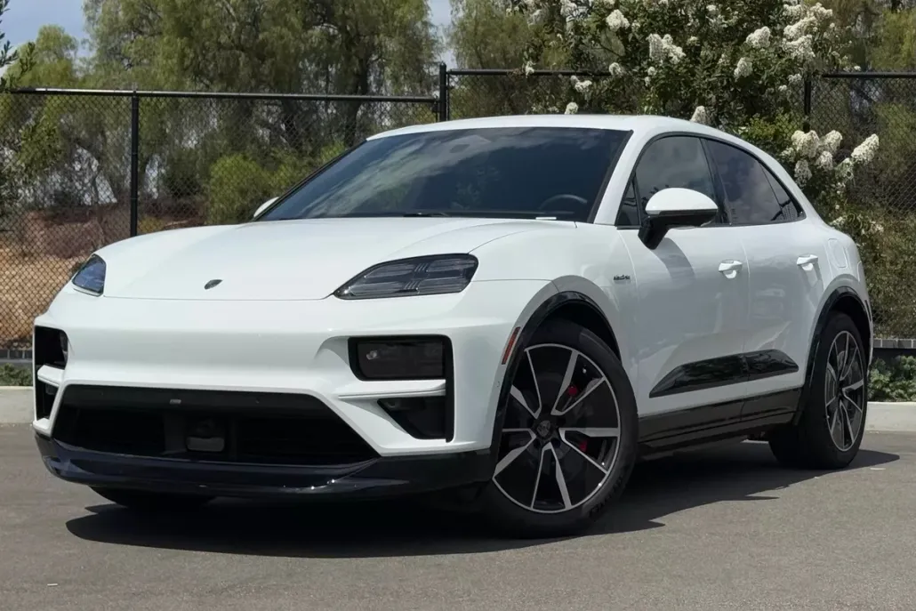 2024 Porsche Macan Electric Turbo photo 1