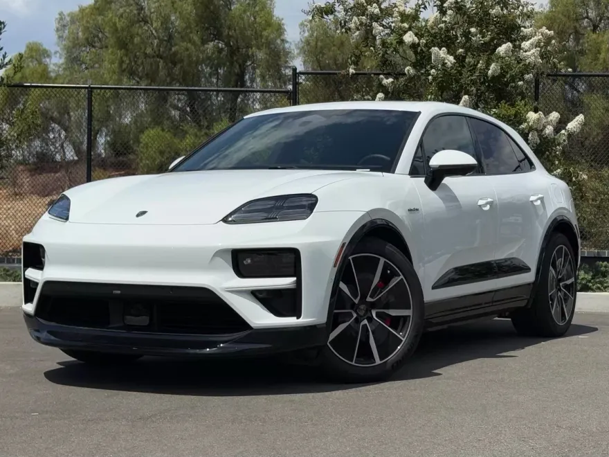 2024 Porsche Macan Electric Turbo photo 1