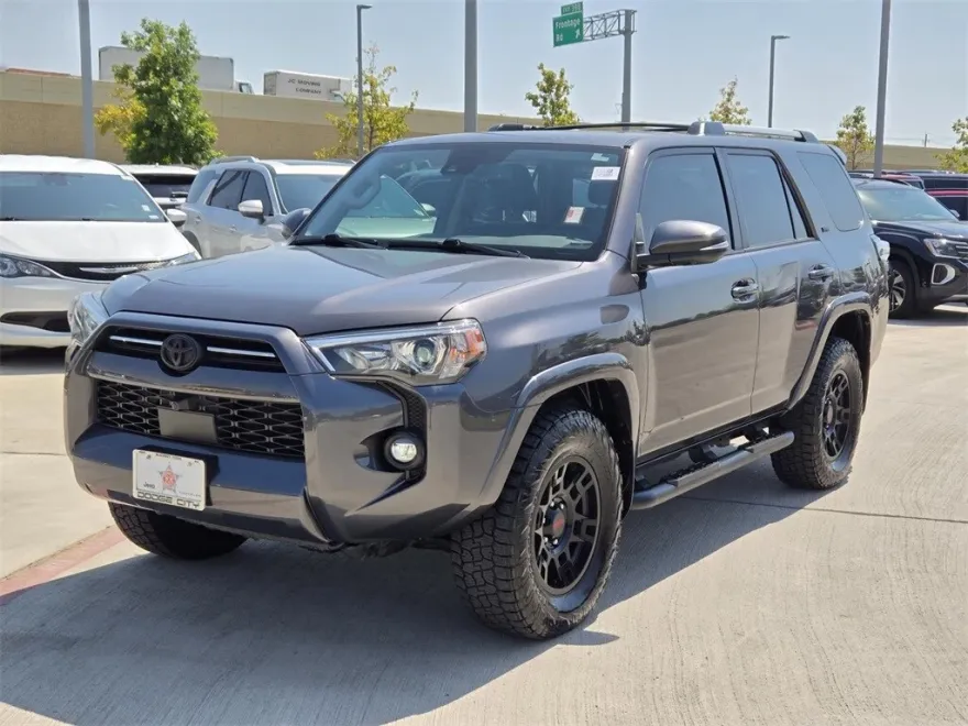 2023 Toyota 4Runner SR5 Premium photo 1