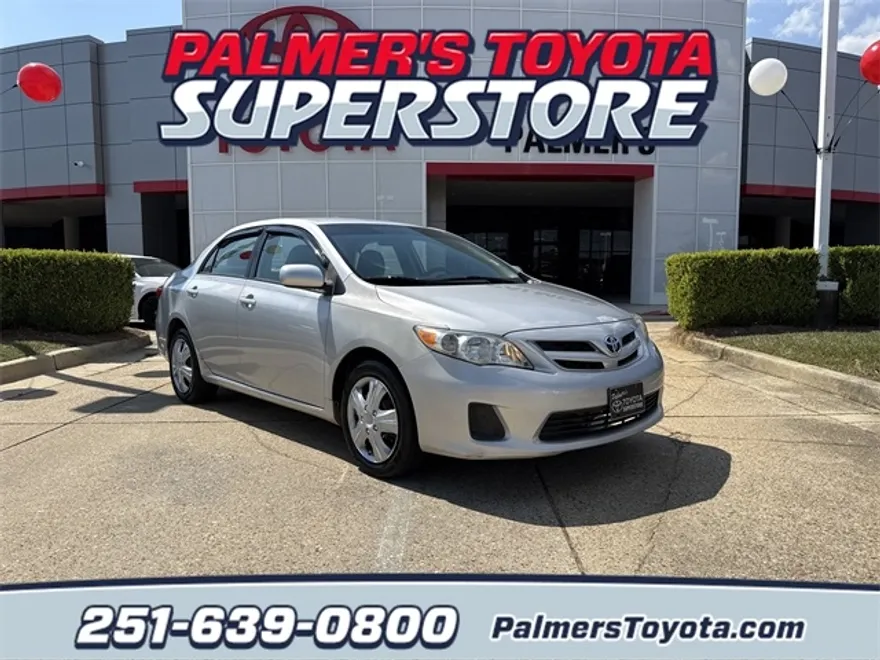 2012 Toyota Corolla LE photo 1