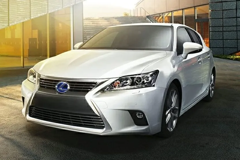 2015 Lexus CT 200h photo 1