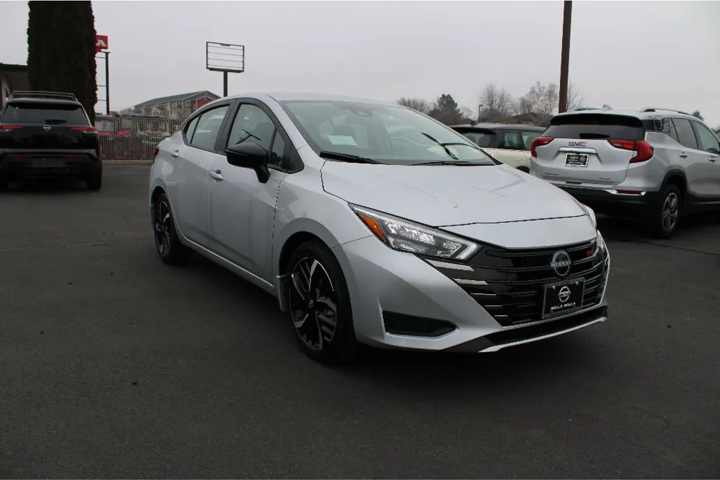 2025 Nissan Versa SR photo 1