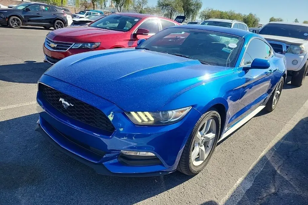 2017 Ford Mustang Base photo 1