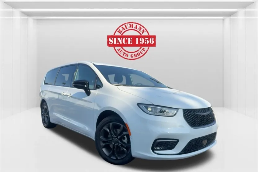 2026 Chrysler Pacifica photo 1