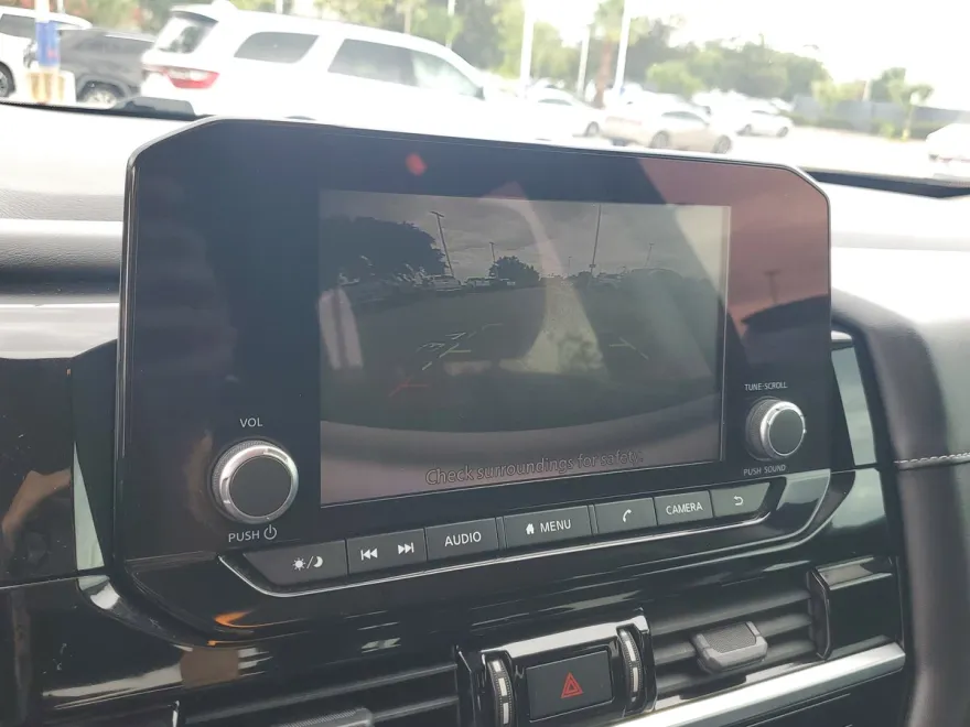 2022 Nissan Pathfinder SV photo 1