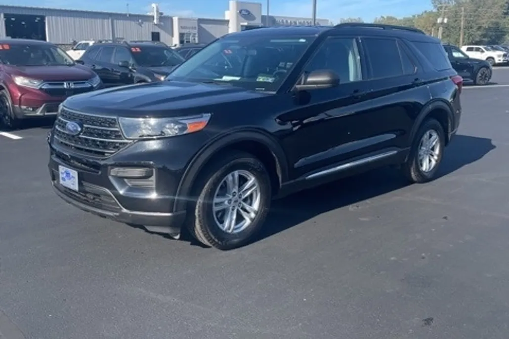 2020 Ford Explorer XLT photo 1