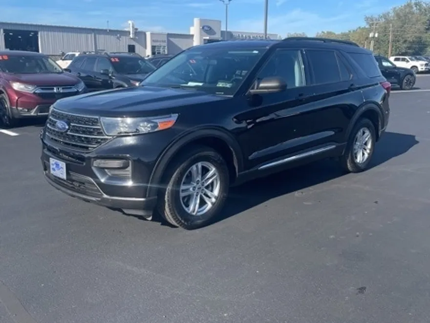 2020 Ford Explorer XLT photo 1