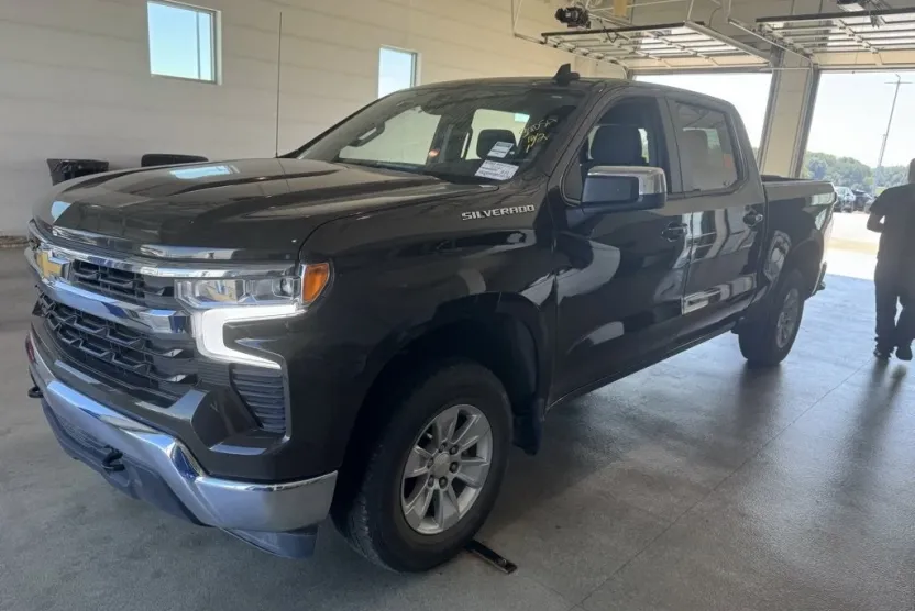 2023 Chevrolet Silverado 1500 LT photo 1