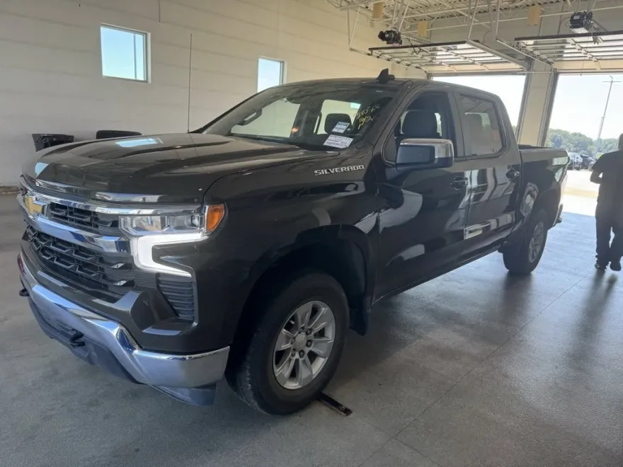 2023 Chevrolet Silverado 1500 LT photo 1