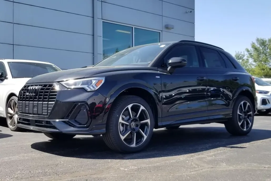 2025 Audi Q3 45 TFSI S line Premium Plus photo 1