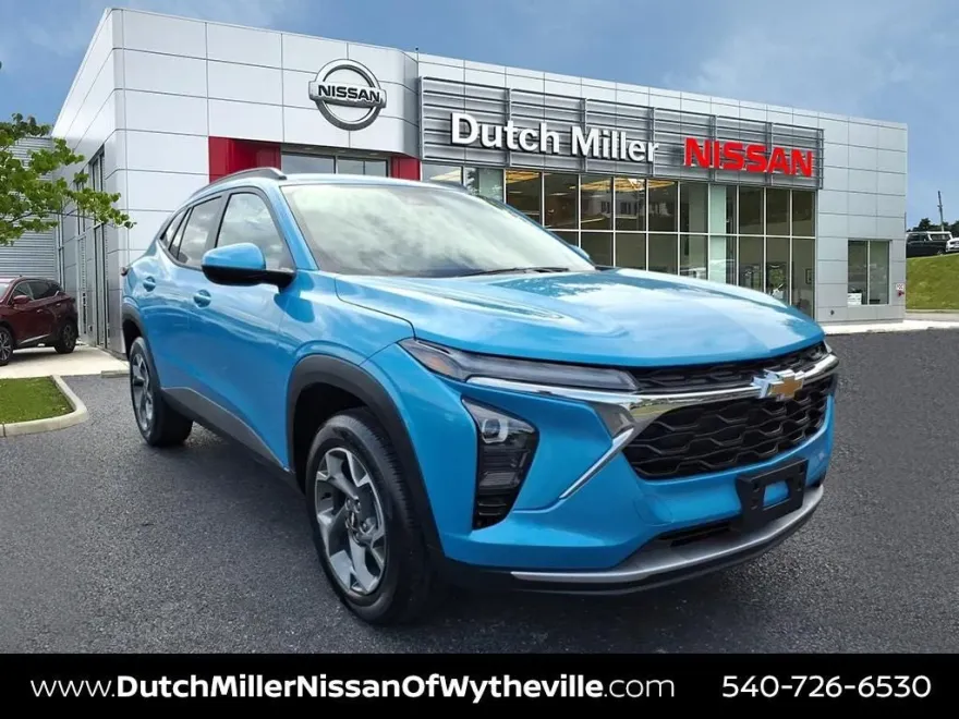 2025 Chevrolet Trax LT photo 1