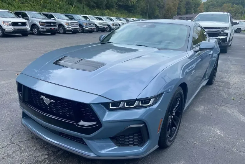 2024 Ford Mustang GT photo 1