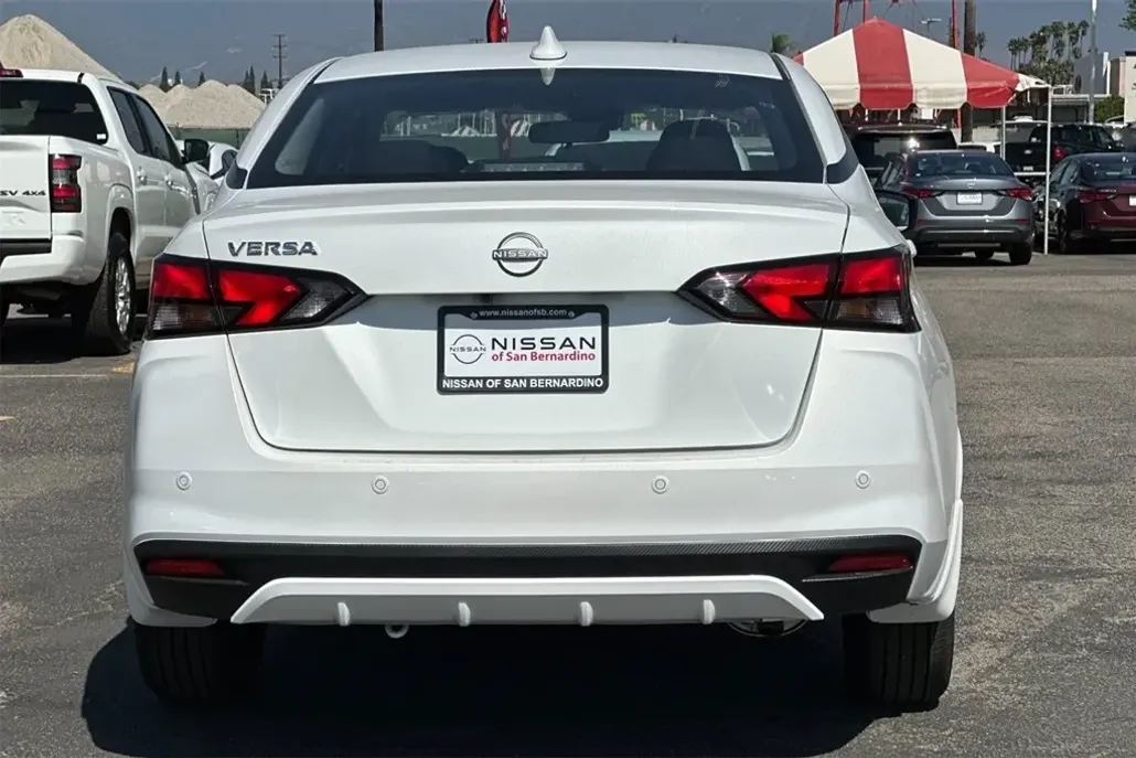 2025 Nissan Versa 1.6 SV photo 1