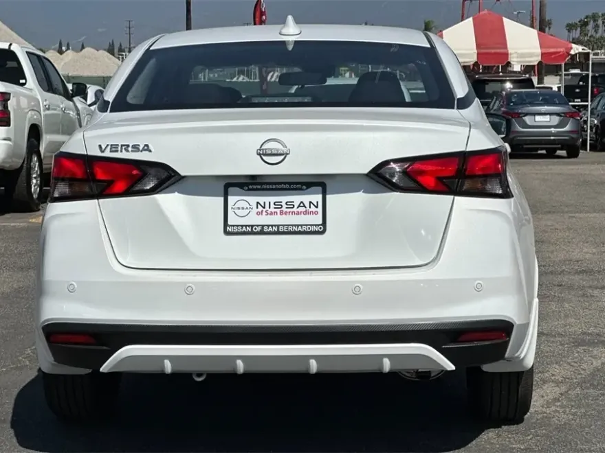 2025 Nissan Versa 1.6 SV photo 1
