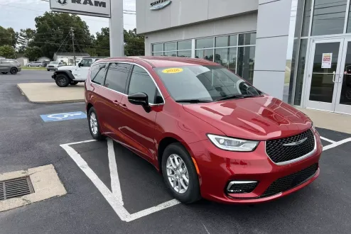 2026 Chrysler Pacifica photo 2
