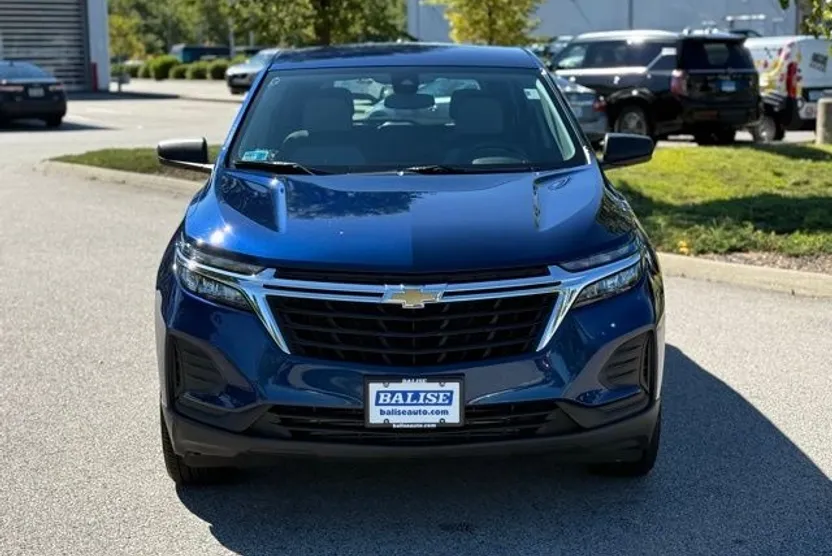 2022 Chevrolet Equinox LS photo 1