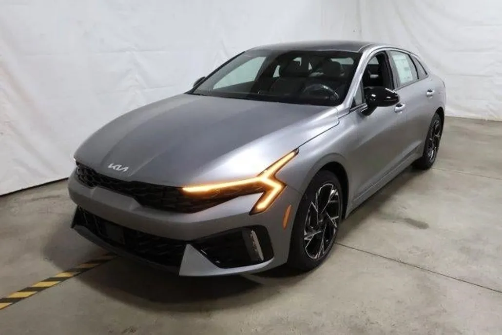 2025 Kia K5 GT-Line photo 1