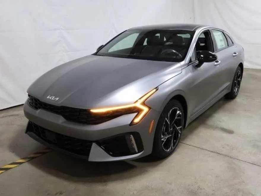 2025 Kia K5 GT-Line photo 1