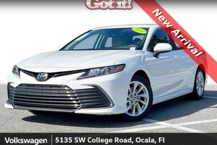 2024 Toyota Camry LE photo 1