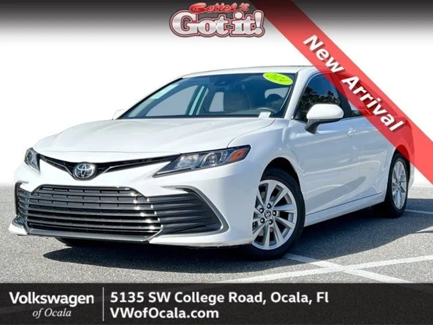 2024 Toyota Camry LE photo 1