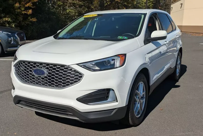 2024 Ford Edge SEL photo 1